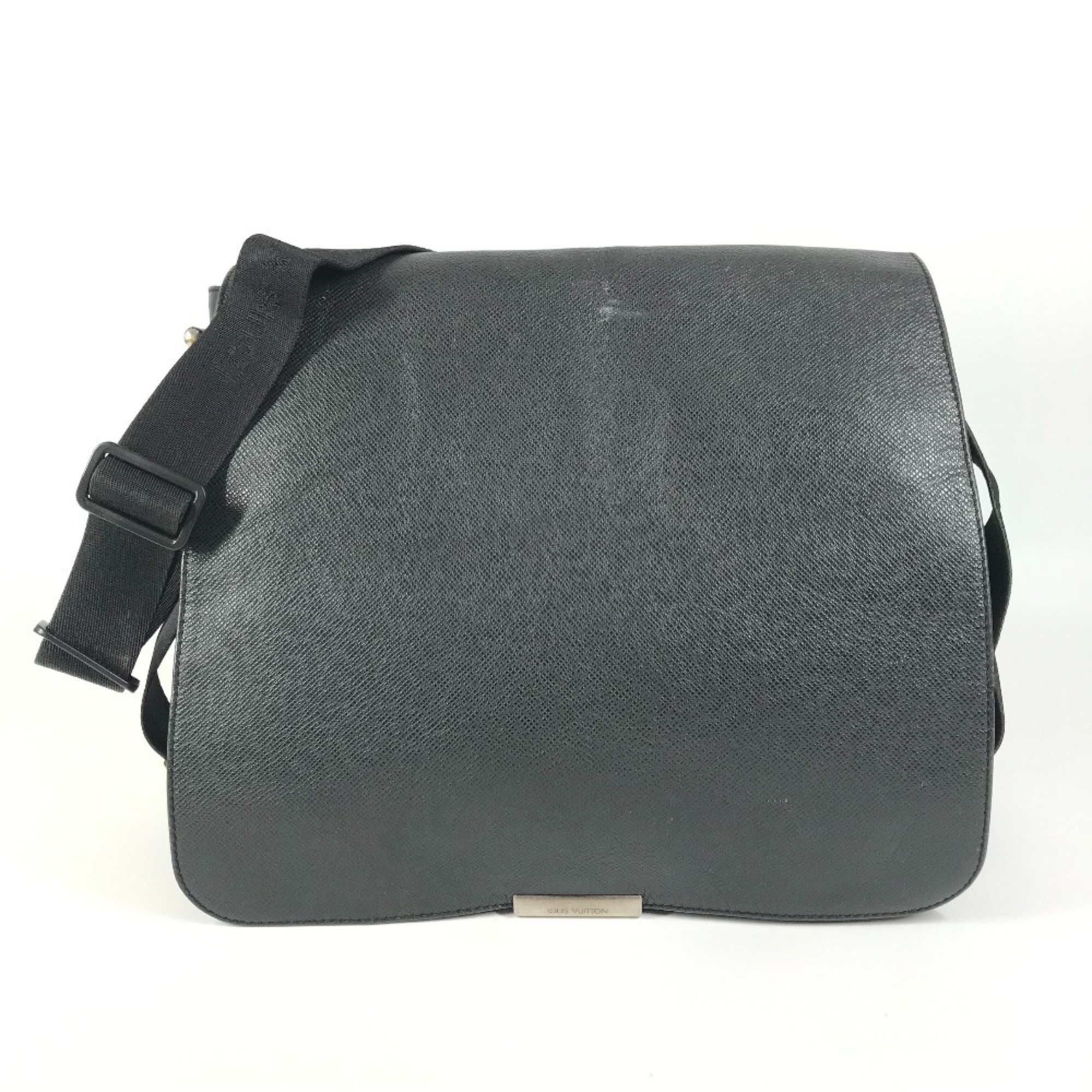 Louis Vuitton M30142 Taiga Victor Bag, Crossbody Messenger Flap Shoulder Leat...